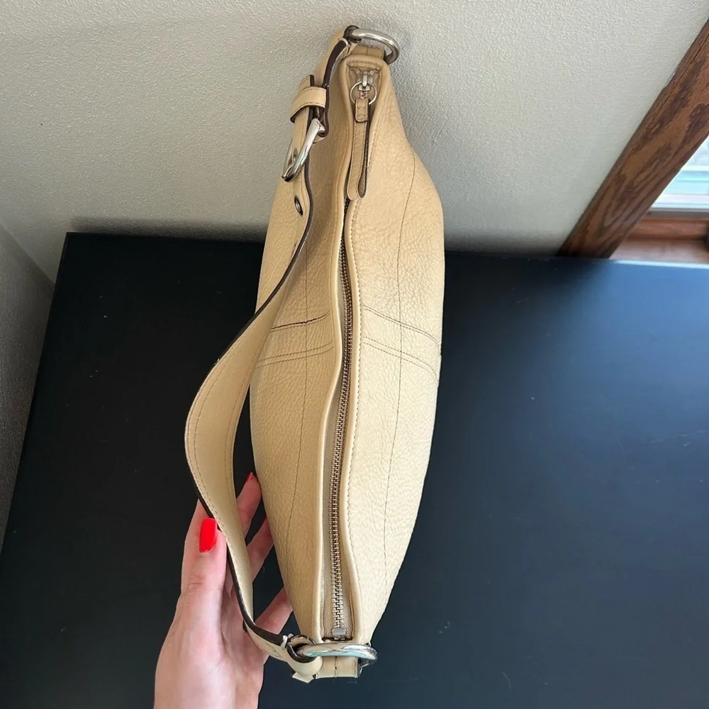 Coach Leather Soho Hobo Slouchy Shoulder Bag Cream Style F10907